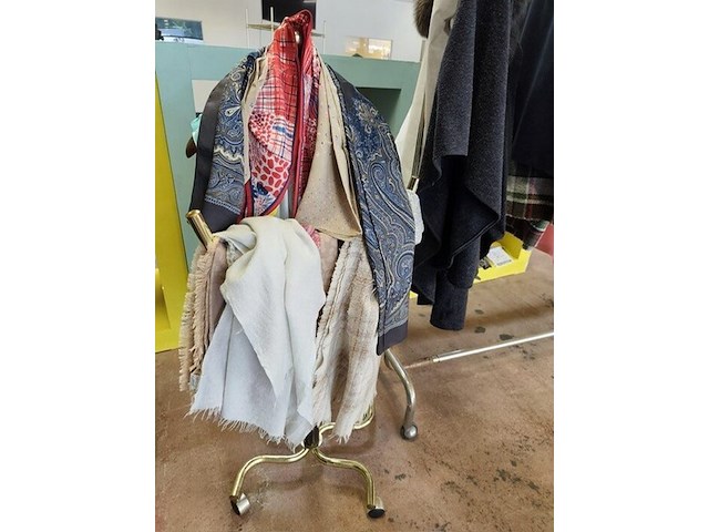 Partij dameskleding (zonder kledingrek) - afbeelding 3 van  25