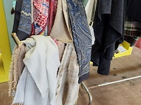 Partij dameskleding (zonder kledingrek) - afbeelding 3 van  25