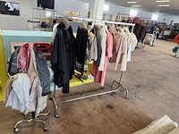 Partij dameskleding (zonder kledingrek) - afbeelding 1 van  25