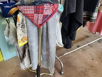 Partij dameskleding (zonder kledingrek) - afbeelding 13 van  25