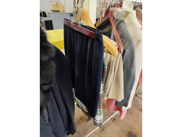 Partij dameskleding (zonder kledingrek) - afbeelding 15 van  25