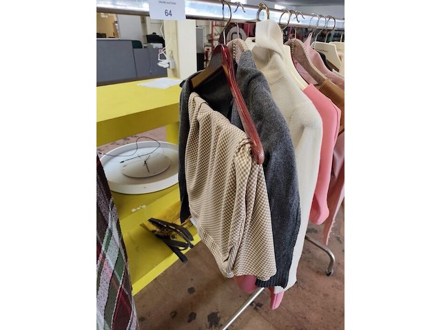 Partij dameskleding (zonder kledingrek) - afbeelding 16 van  25