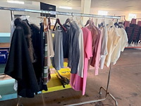 Partij dameskleding (zonder kledingrek) - afbeelding 12 van  25