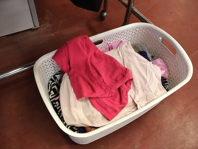 Partij dameskleding - afbeelding 14 van  16