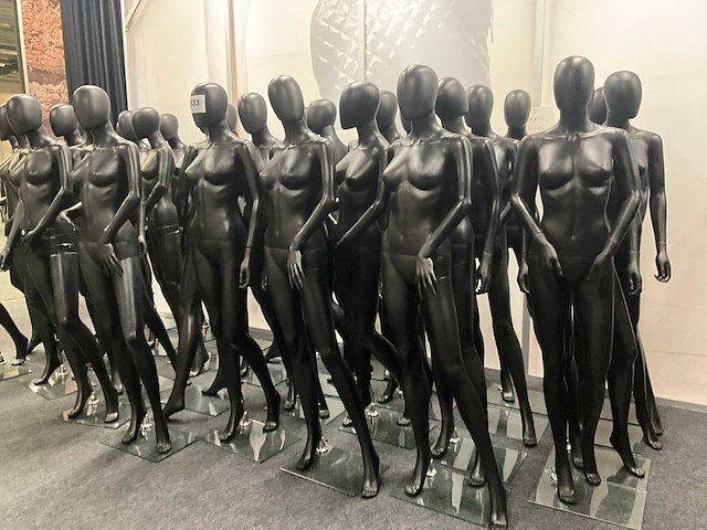 Partij damespaspoppen (32x) - afbeelding 1 van  9