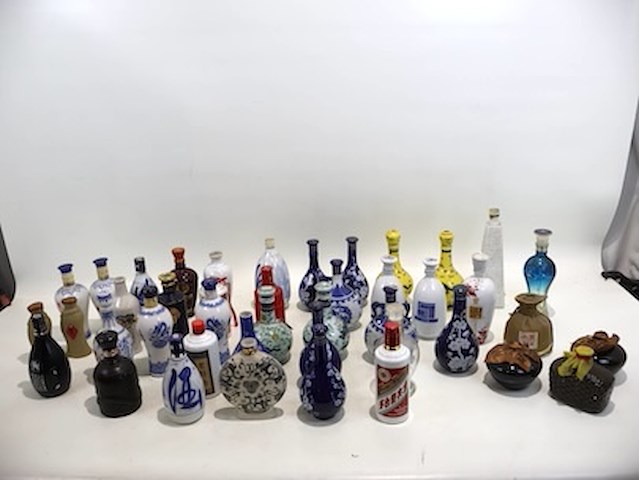 Partij decoratieve flessen - afbeelding 1 van  8