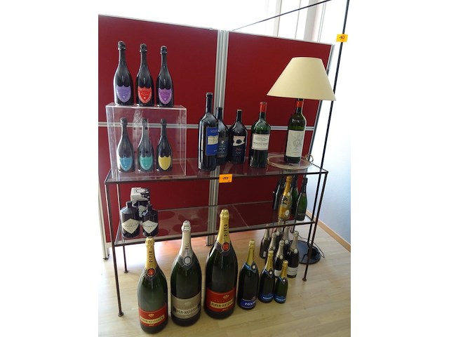 Partij decoratieve gesloten flessen - afbeelding 1 van  9