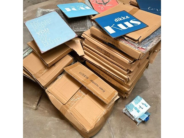 Partij decoratieve metalen bordjes (ca 1100) - afbeelding 1 van  2