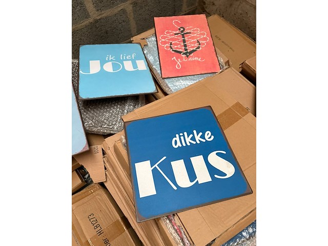 Partij decoratieve metalen bordjes (ca 1100) - afbeelding 2 van  2