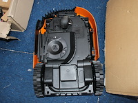 Partij defecte robotmaaiers - afbeelding 2 van  11