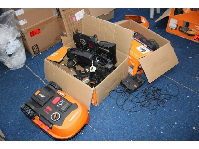 Partij defecte robotmaaiers - afbeelding 1 van  11