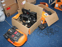 Partij defecte robotmaaiers - afbeelding 1 van  11