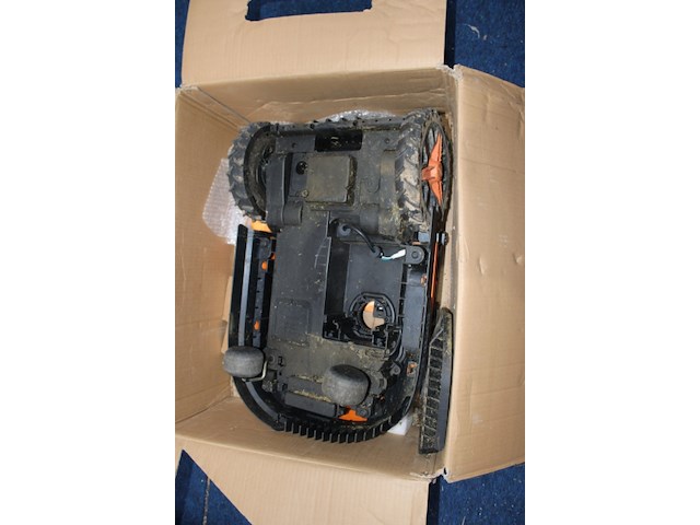 Partij defecte robotmaaiers - afbeelding 6 van  11