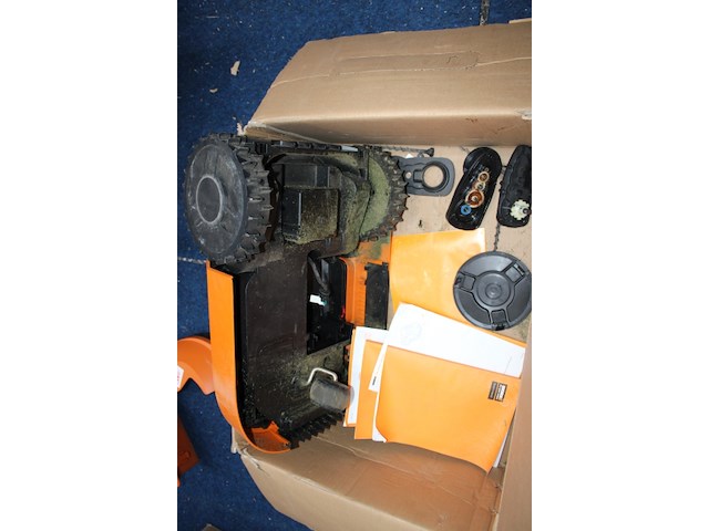 Partij defecte robotmaaiers - afbeelding 9 van  11