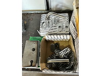 Partij deurbeslag/sluitwek - afbeelding 1 van  1