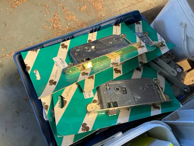 Partij deurklinken en -sloten - afbeelding 2 van  6