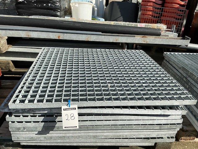 Partij dieverze stalen roostervloer (10x) 2 x andere maat - afbeelding 1 van  2