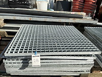 Partij dieverze stalen roostervloer (10x) 2 x andere maat - afbeelding 1 van  2