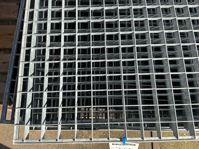 Partij dieverze stalen roostervloer (10x) 2 x andere maat - afbeelding 2 van  2