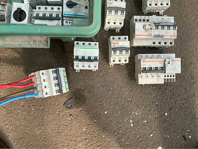 Partij differentieel schakelaars - afbeelding 3 van  4