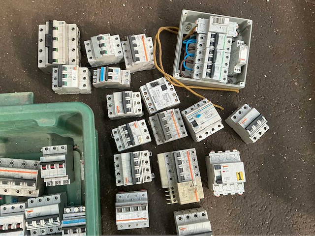 Partij differentieel schakelaars - afbeelding 4 van  4