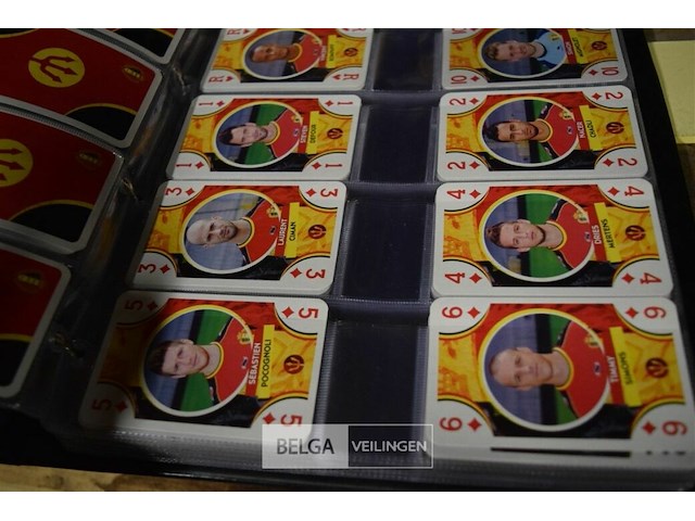 Partij div 18+ speelkaarten en voetbalkaarten - afbeelding 2 van  5