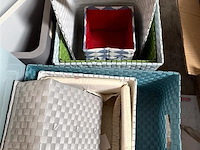 Partij div. bloembakken en decoratieve mandjes - afbeelding 2 van  3