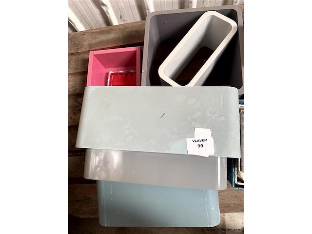 Partij div. bloembakken en decoratieve mandjes - afbeelding 3 van  3