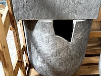 Partij div. bloembakken in stenen en kunststof uitvoering. - afbeelding 3 van  4