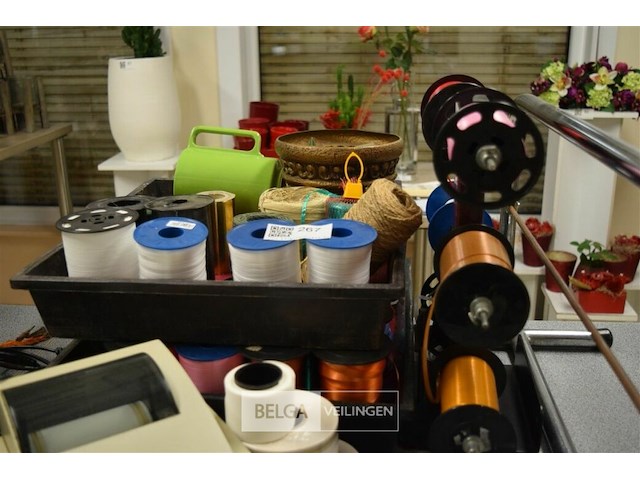 Partij div inpaklint en papierhouder - afbeelding 2 van  5