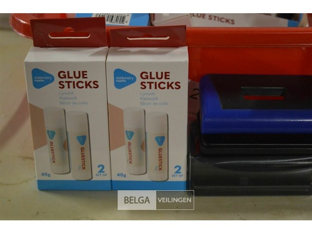 Partij div kantoorbenodigdheden( passer, lijm, perforartor) - afbeelding 2 van  4
