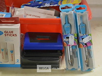 Partij div kantoorbenodigdheden( passer, lijm, perforartor) - afbeelding 3 van  4