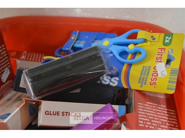 Partij div kantoorbenodigdheden( passer, lijm, perforartor) - afbeelding 4 van  4