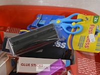 Partij div kantoorbenodigdheden( passer, lijm, perforartor) - afbeelding 4 van  4