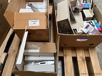 Partij div. klein kantoormateriaal en promo materiaal