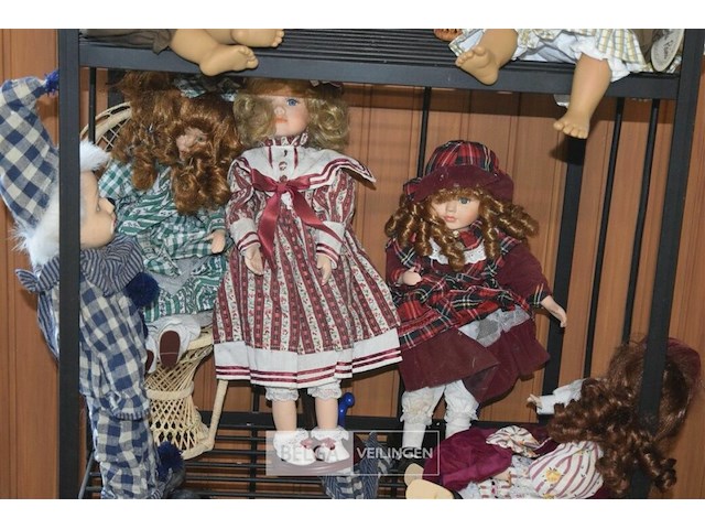 Partij div porselijnen poppen - afbeelding 3 van  5