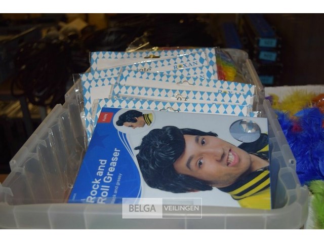 Partij div pruiken - afbeelding 1 van  3