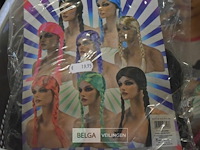 Partij div pruiken - afbeelding 2 van  4