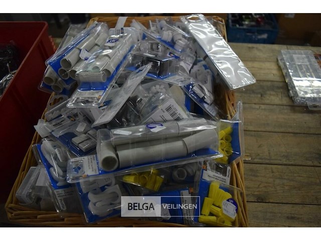 Partij div pvc en elektromaterialen - afbeelding 1 van  6