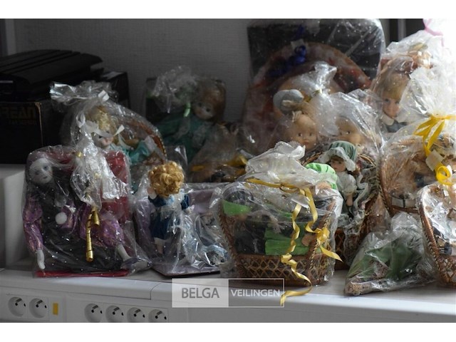 Partij div riete deco en vintage poppen - afbeelding 5 van  12