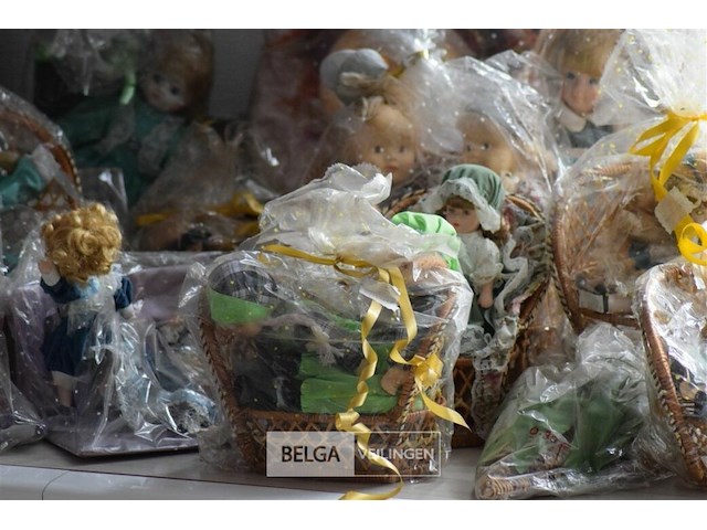 Partij div riete deco en vintage poppen - afbeelding 8 van  12