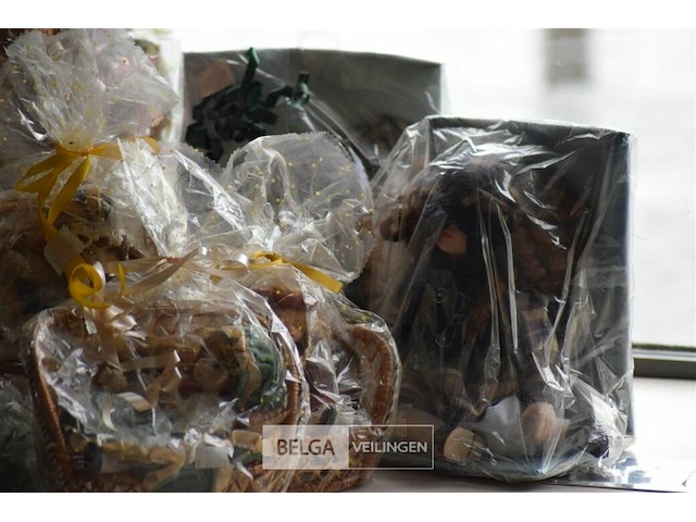 Partij div riete deco en vintage poppen - afbeelding 10 van  12