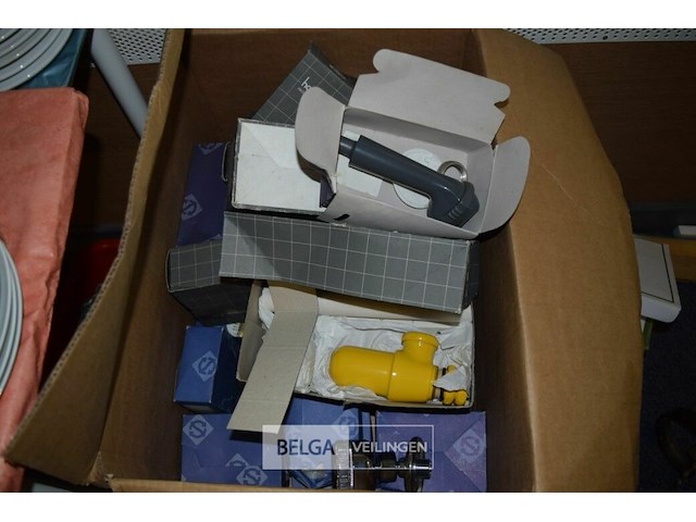 Partij div sanitair retro materialen - afbeelding 4 van  4