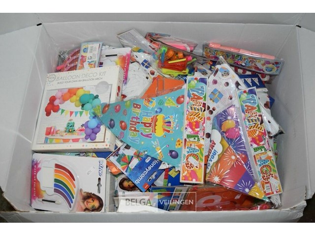 Partij div slingers, ballonen, feestartikelen - afbeelding 1 van  6