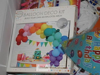 Partij div slingers, ballonen, feestartikelen - afbeelding 3 van  6