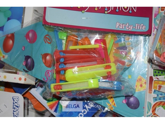 Partij div slingers, ballonen, feestartikelen - afbeelding 6 van  6