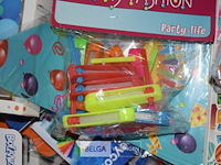 Partij div slingers, ballonen, feestartikelen - afbeelding 6 van  6