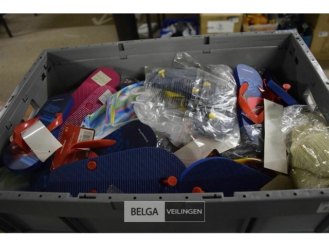 Partij div slippers - afbeelding 1 van  4