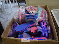 Partij div soorten en maten badslippers - afbeelding 1 van  4