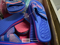 Partij div soorten en maten badslippers - afbeelding 2 van  4